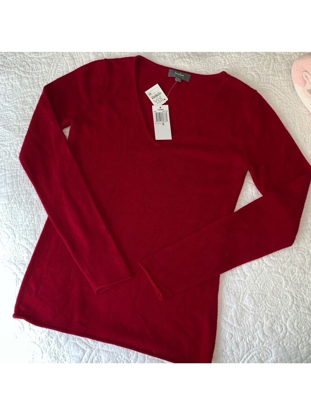 NWT Neiman Marcus 100% V Neck Cashmere Sweater Blood Red Size XS
